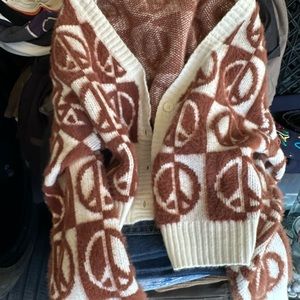 Women's small sweater like new never really worn great deal